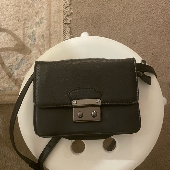 Black snakeskin crossbody purse / Bag. Used as seen on the picture - Picture 4 of 10
